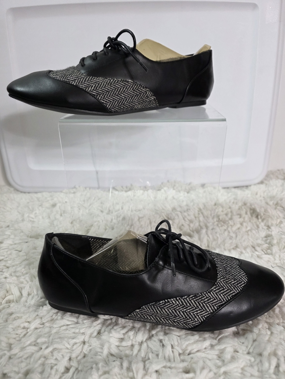 City Classified, Leather Lace-Up Flats, Black and Gray, Size 10